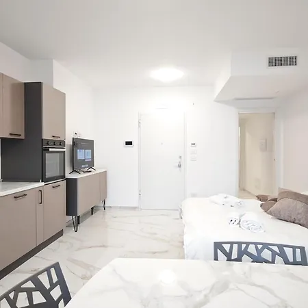 Saturn Apartment *