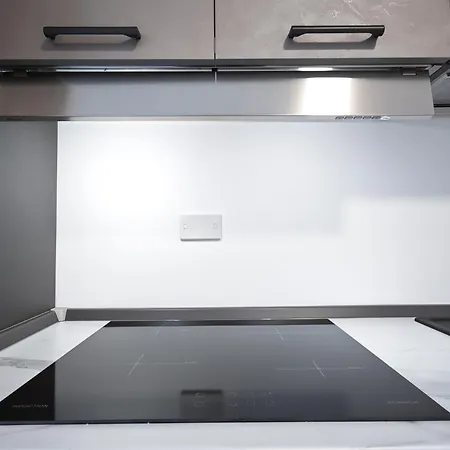 Saturn Apartment *